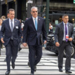 Presidente Luis Abinader recorre a pie calles de Nueva York durante su trayecto hacia la Asamblea General de la ONU